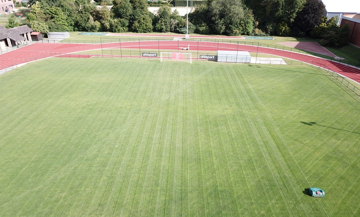 Belrobotic Auf Sportplatz